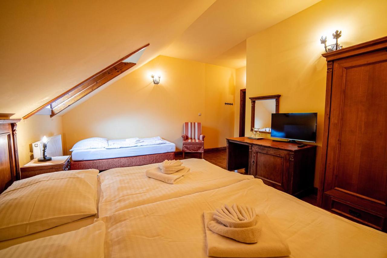 Penzion Cosmopolitan I. Banska Stiavnica Luaran gambar