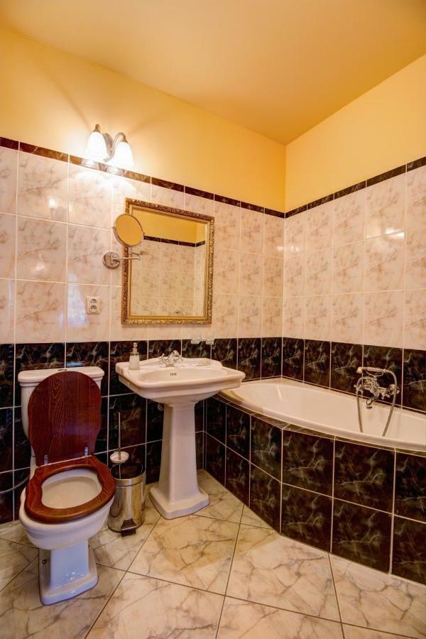Penzion Cosmopolitan I. Banska Stiavnica Luaran gambar